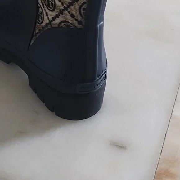 Tory Burch - Elegant Women's Patterned Rain Boots - Picture 6 of 6